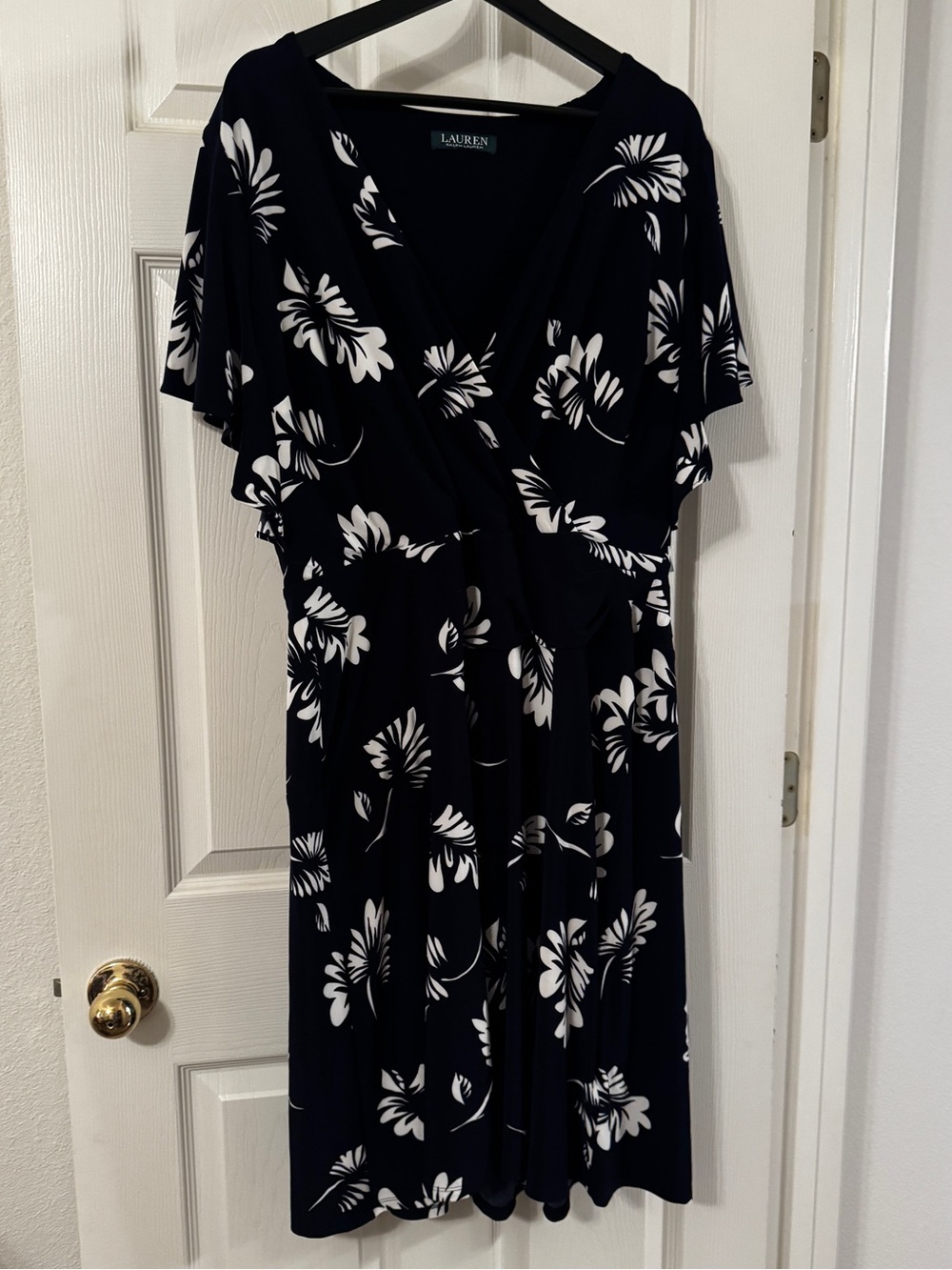 Lauren Ralph Lauren NWT Women’s 14 Navy and White Floral Wrap Midi Dress